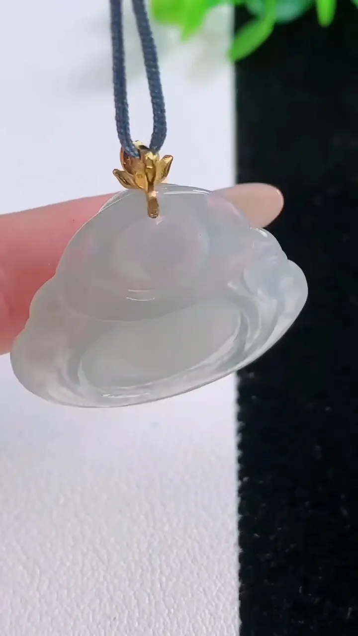 天然A货翡翠种白冰佛公吊坠，尺寸24.5-29.5-5.4，重量:5.77g
12月1日