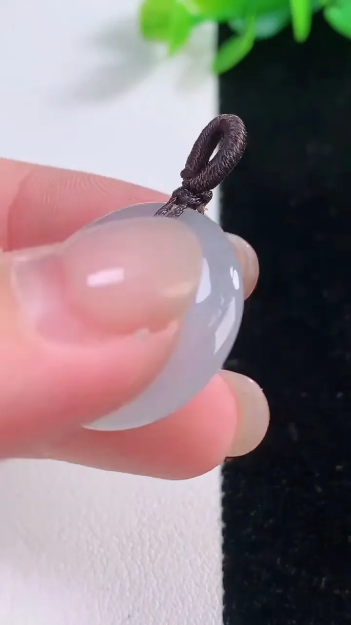 天然A货翡翠平安扣吊坠，尺寸23-5.6，重量:6.16g
12月1日