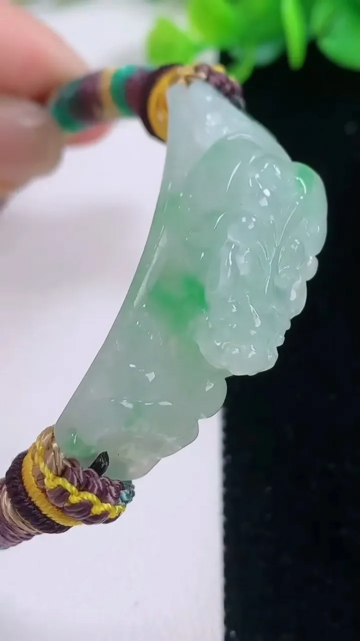 天然A货翡翠貔貅手牌 手绳，尺寸41.4-12.4-12.5，重量:25.66g
12月1日