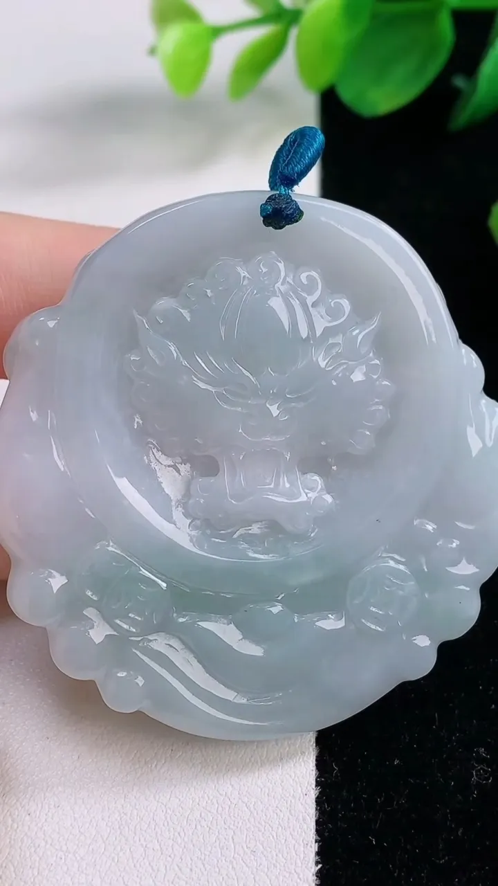 天然A货翡翠财神爷吊坠，尺寸52.8-52-10.8，重量:56.90g
12月1日