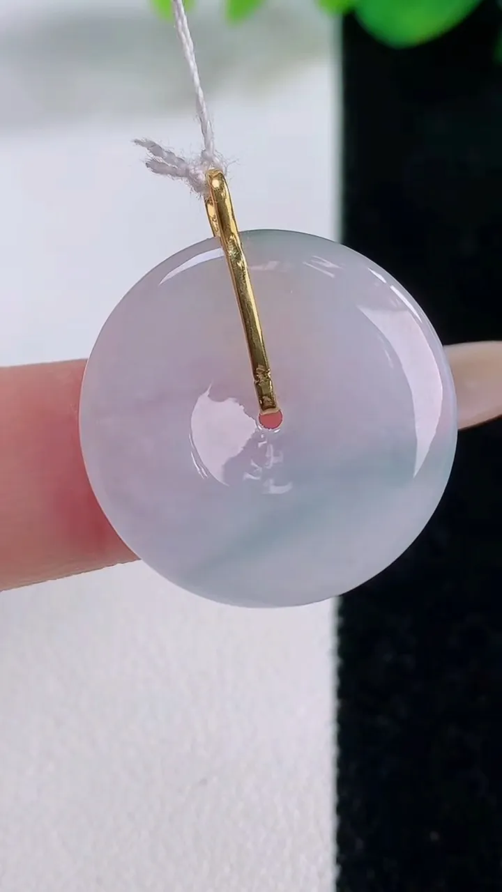 天然A货翡翠种飘花平安扣吊坠，尺寸22.5-4，重量:4.73g
12月1日