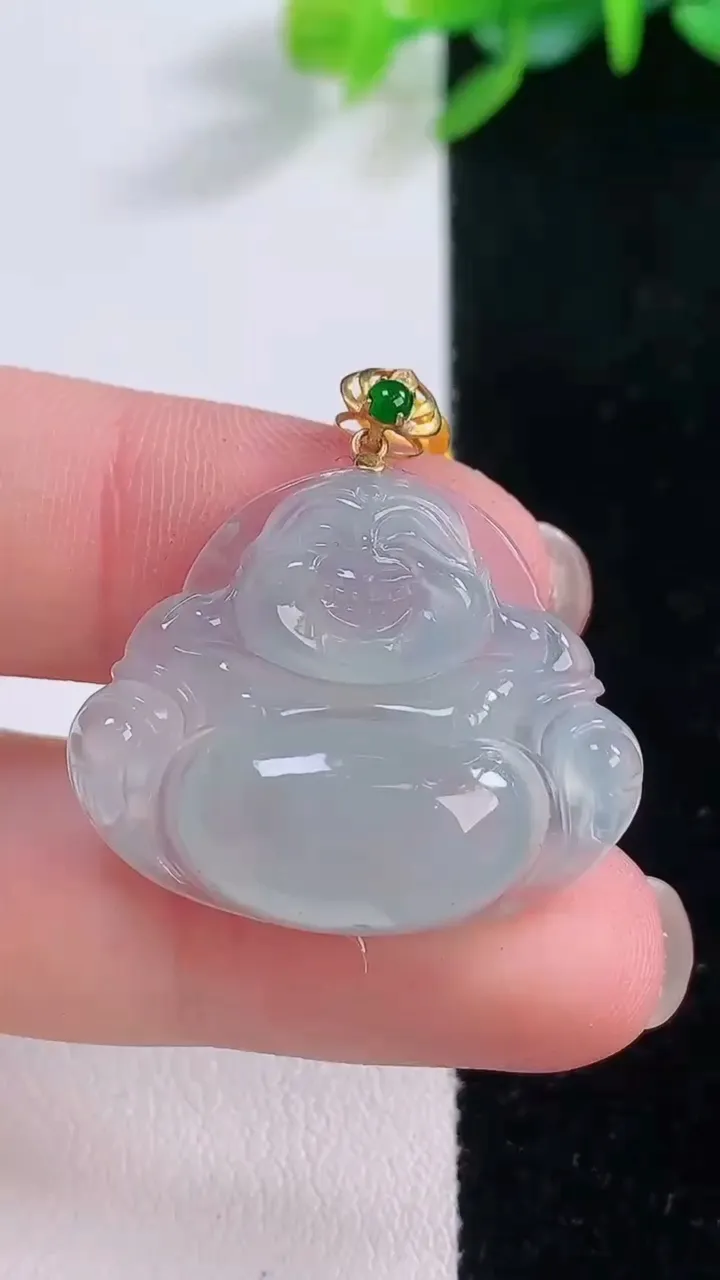 天然A货翡翠佛公吊坠，尺寸23-28.5-5.7，重量:5.34g
12月1日