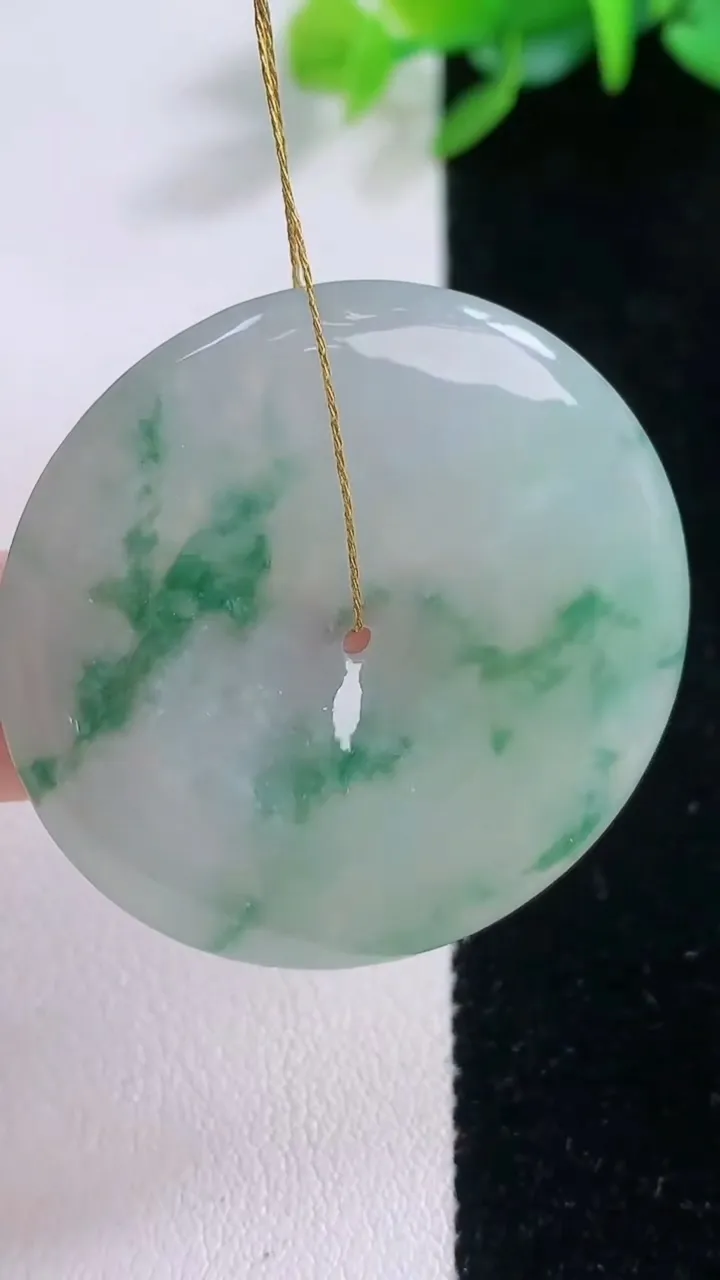 天然A货翡翠冰种飘花平安扣吊坠，尺寸37.3-5.7，重量:16.95g
12月1日