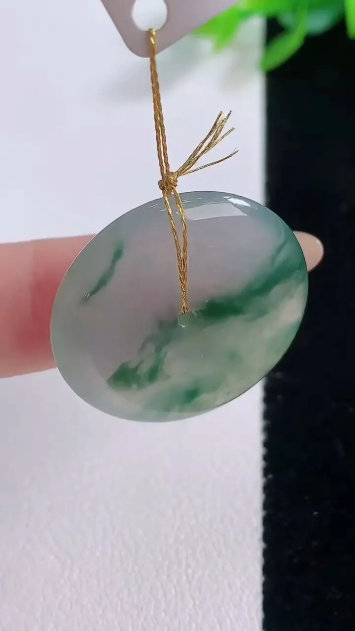 天然A货翡翠冰种飘花平安扣吊坠，尺寸26.2-4.8，重量:7.28g
12月1日