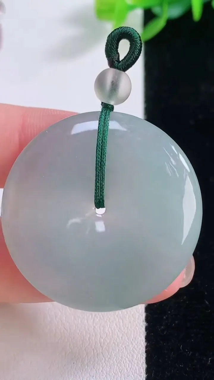 天然A货翡翠平安扣吊坠，尺寸34.4-5，重量:13.46g
12月1日