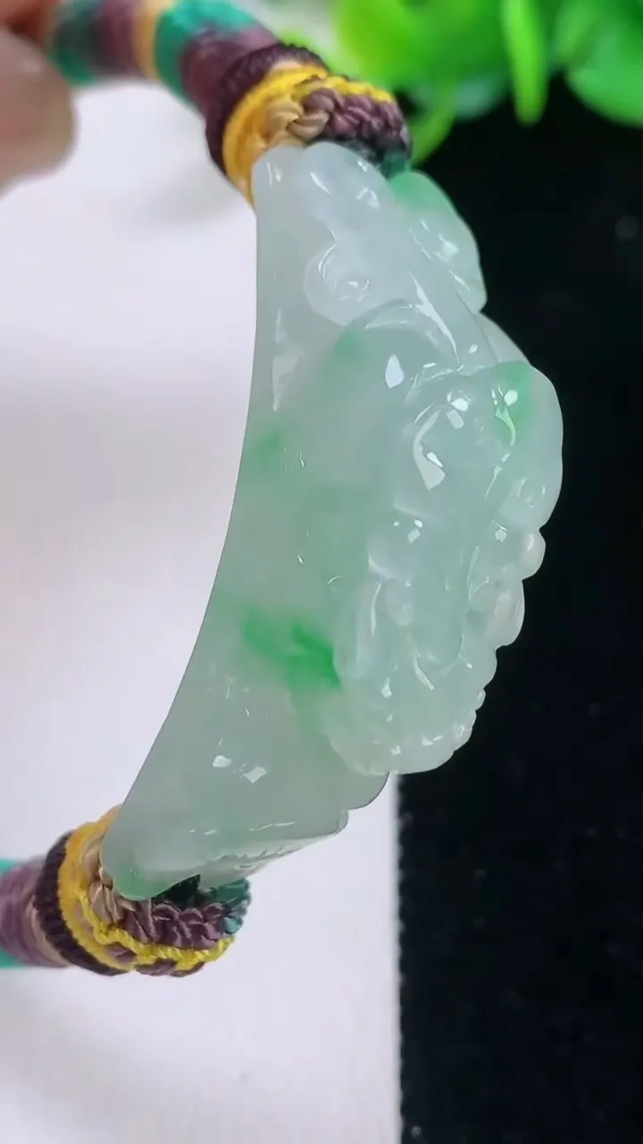 天然A货翡翠貔貅手牌 手绳，尺寸41.4-12.4-12.5，重量:25.66g
12月1日