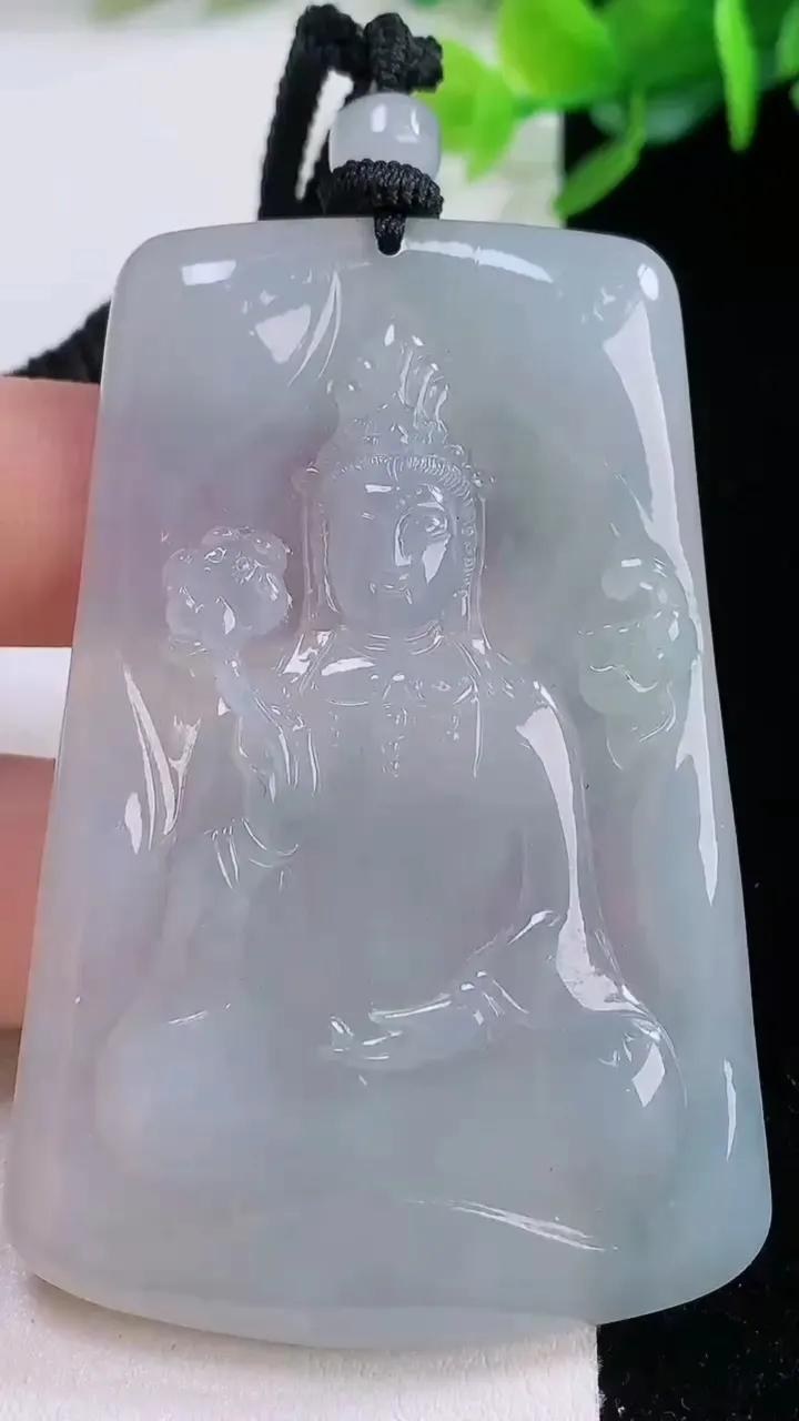 天然A货翡翠大势至观音菩萨吊坠，尺寸63.8-42.5-5，重量:36.95g
12月1日