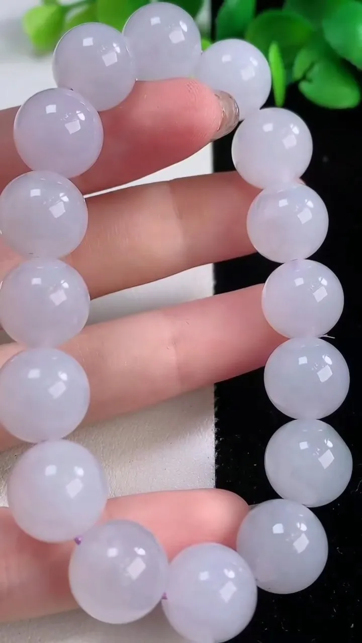 天然A货翡翠种白冰圆珠手串16颗，尺寸12.4，重量:53.47g12月1日
工厂直销收藏佳品,种好水足，色泽均匀，有种有色，上手高大气！
