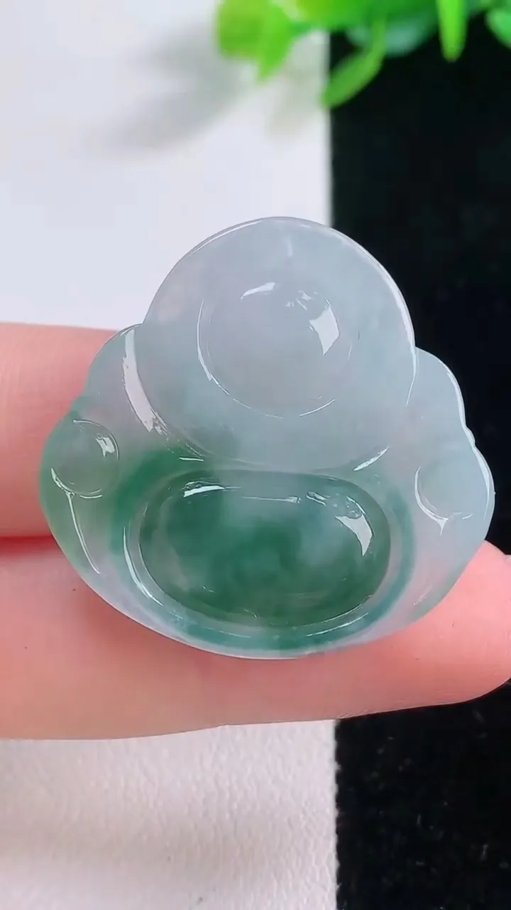 天然A货翡翠冰种飘花佛公吊坠，尺寸30.3-31.4-5.3，重量:7.77g
12月1日