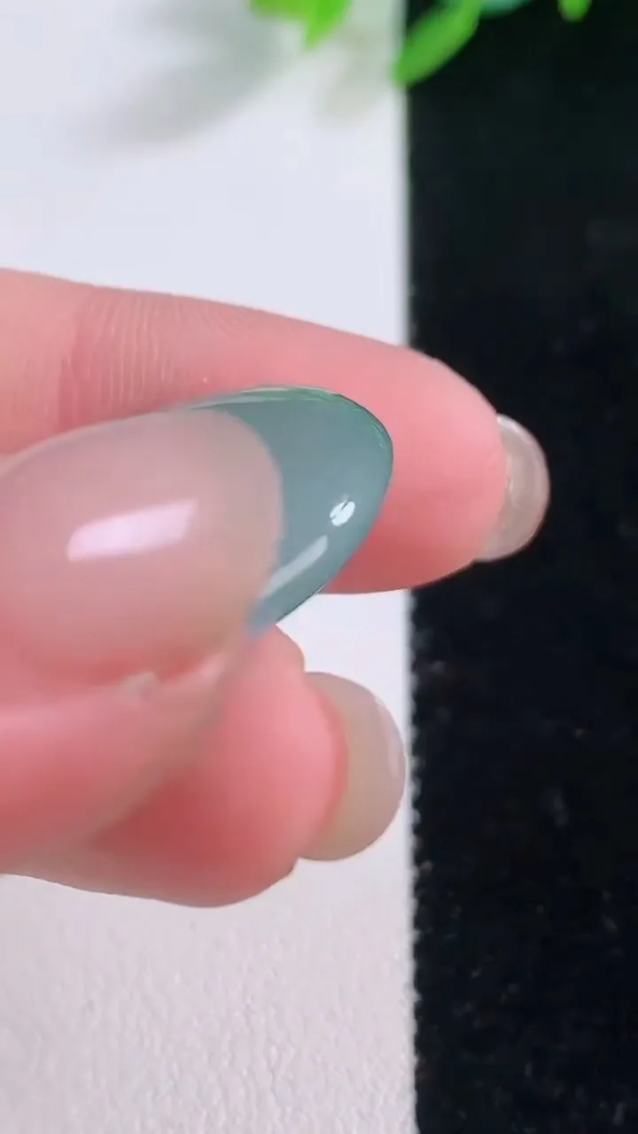 天然A货翡翠平安扣吊坠，尺寸23.2-5.7，重量:6.50g
12月1日