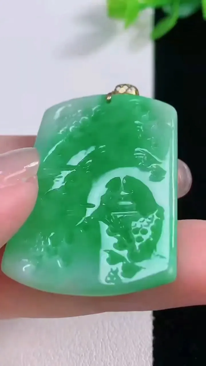 天然A货翡翠山水牌吊坠，尺寸37.6-26.6-4，重量:9.84g
12月1日