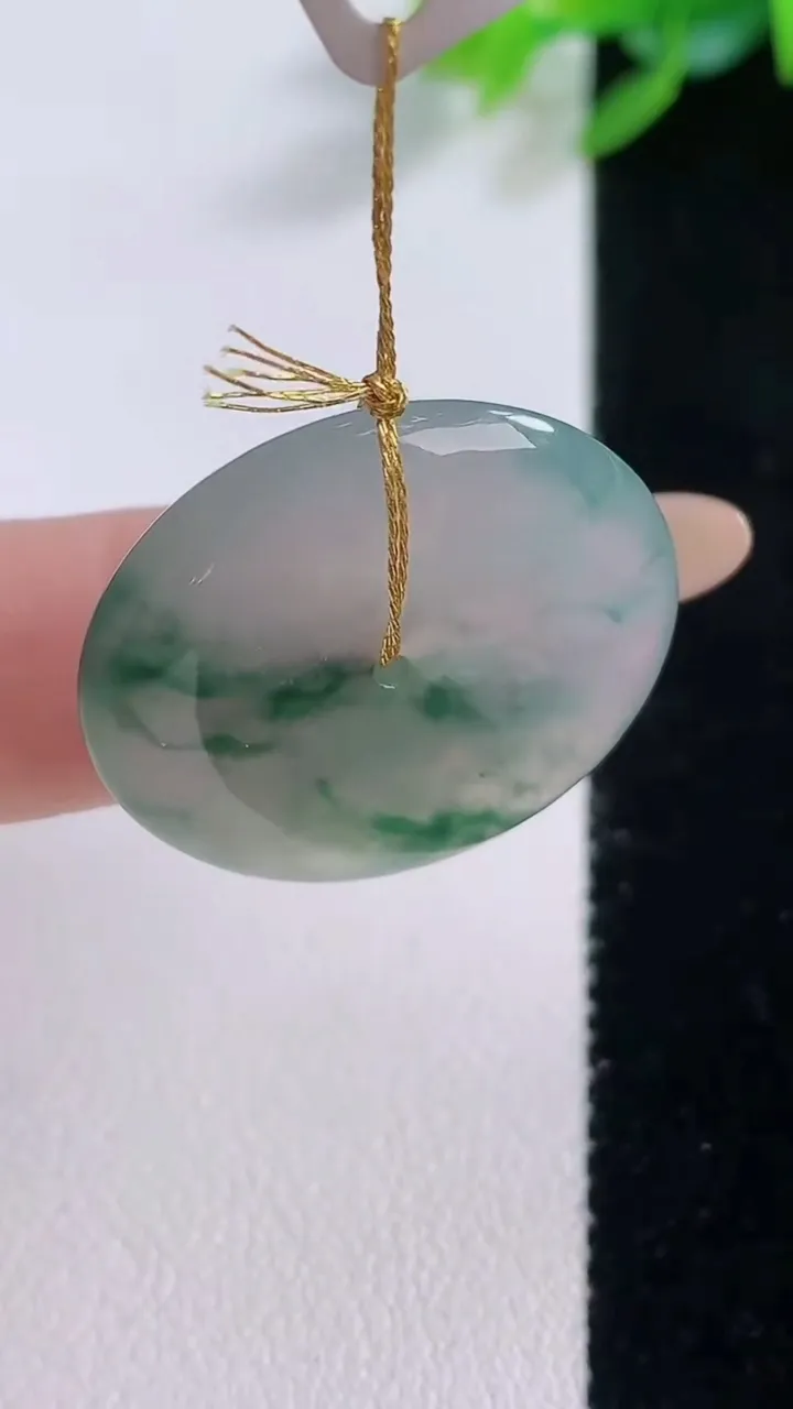 天然A货翡翠冰种飘花平安扣吊坠，尺寸26.2-4.8，重量:7.28g
12月1日