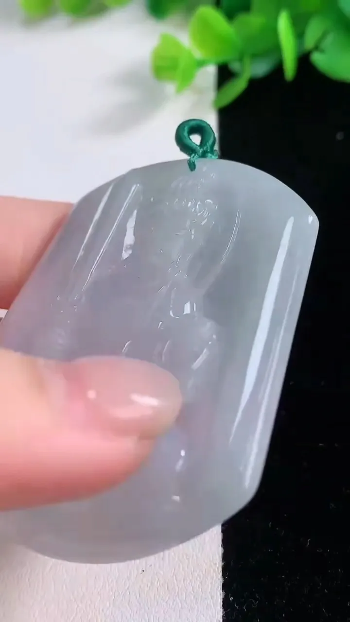 天然A货翡翠不动明王吊坠，尺寸54.4-46.7-5，重量:26.12g
12月1日