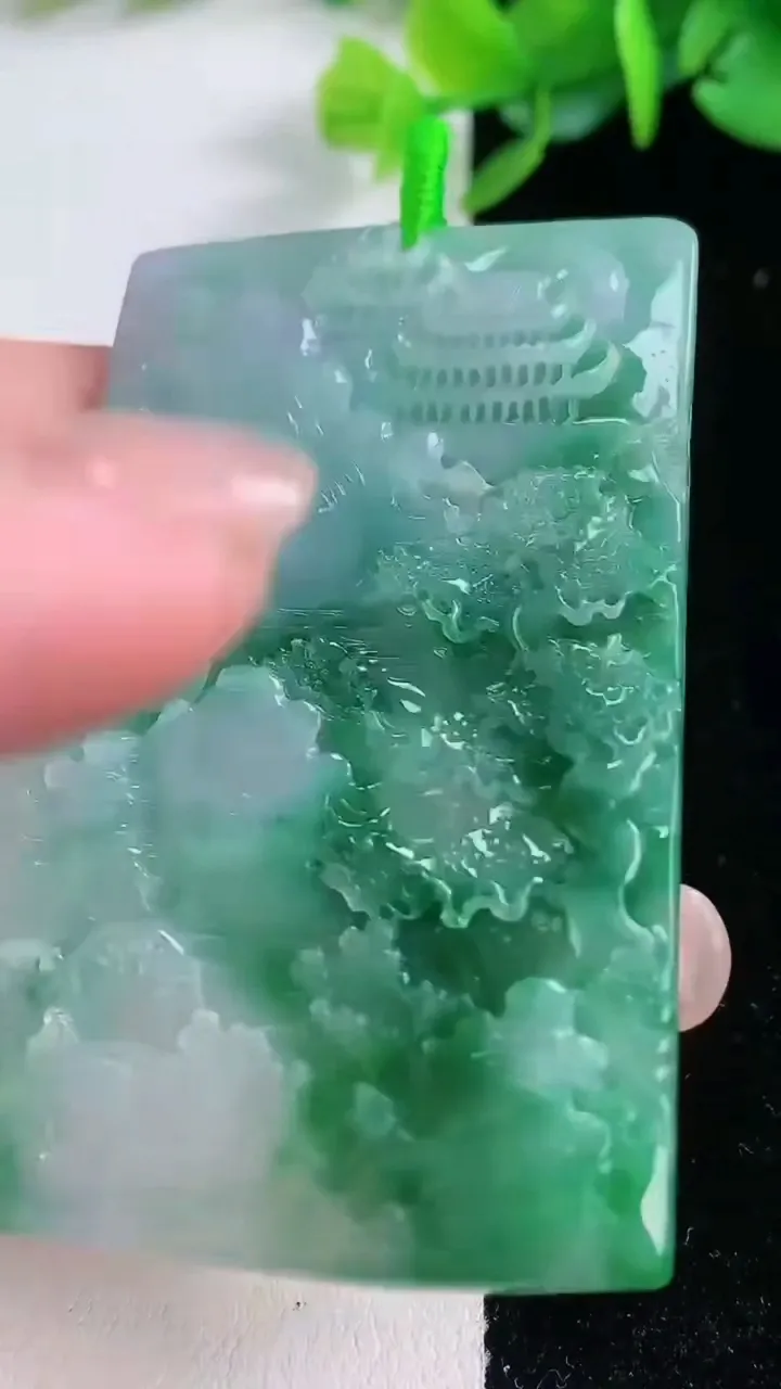 天然A货翡翠山水牌吊坠，尺寸60.3-41.4-4.5，重量:29.50g
12月1日