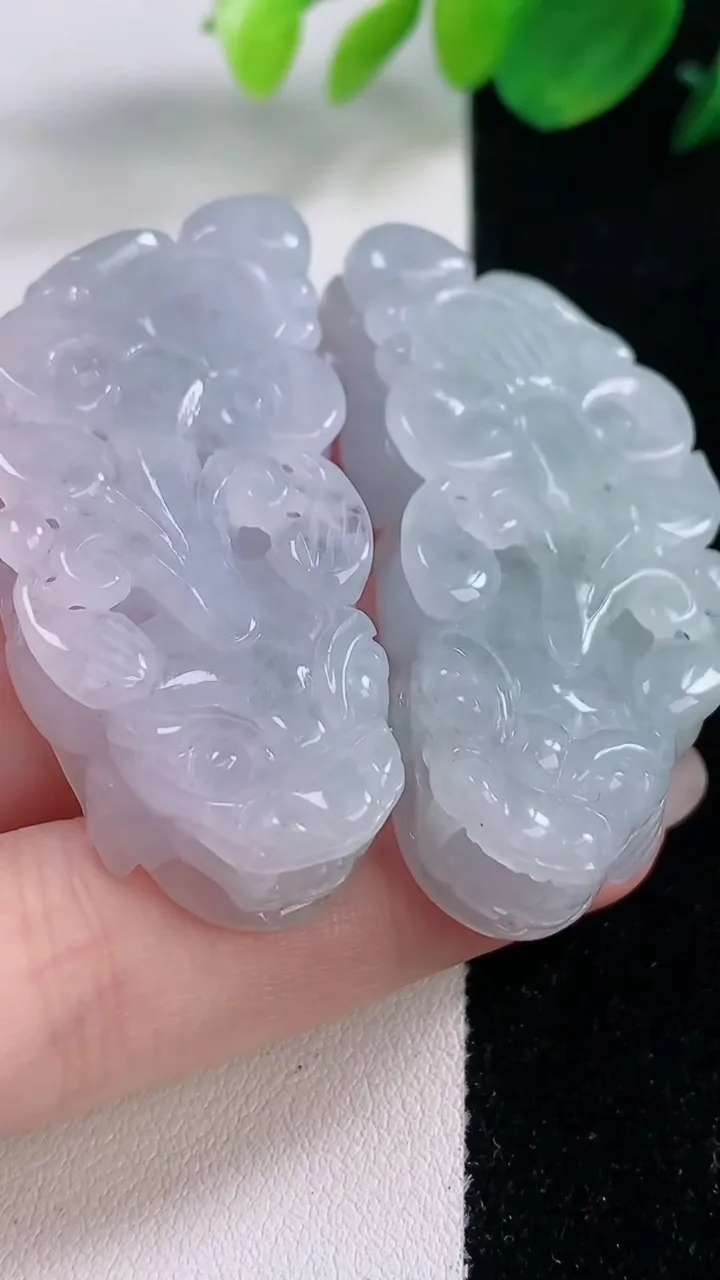 天然A货翡翠紫罗兰貔貅吊坠一对，尺寸49.5-23-11.4，重量:54.63g
12月1日