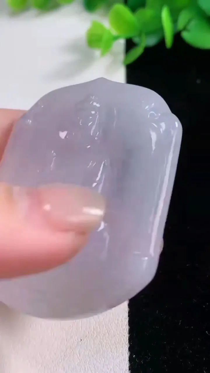 天然A货翡翠大日如来吊坠，尺寸53.8-45.4-5.7，重量:28.72g
12月1日