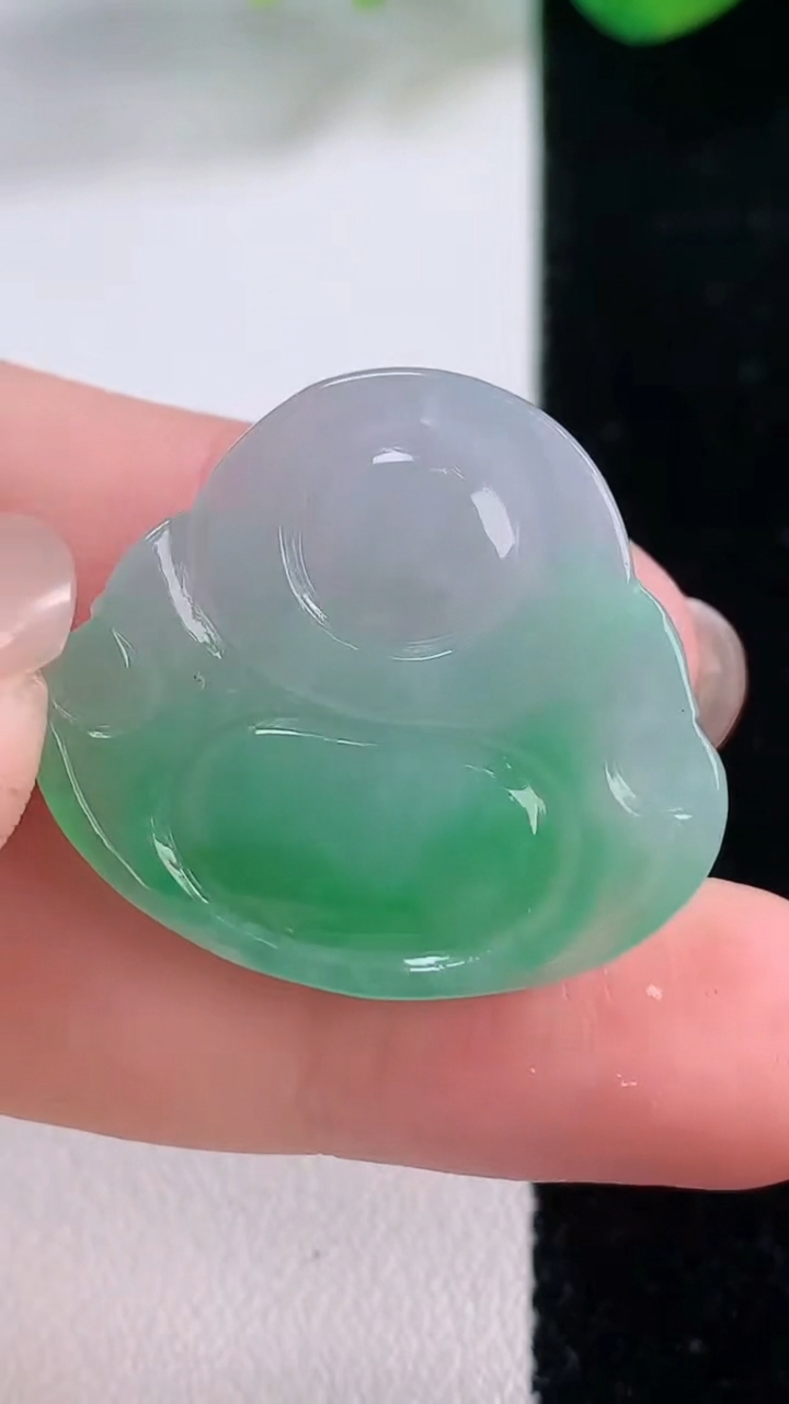 天然A货翡翠佛公吊坠，尺寸25.5-28.5-5，重量:6.42g
12月1日