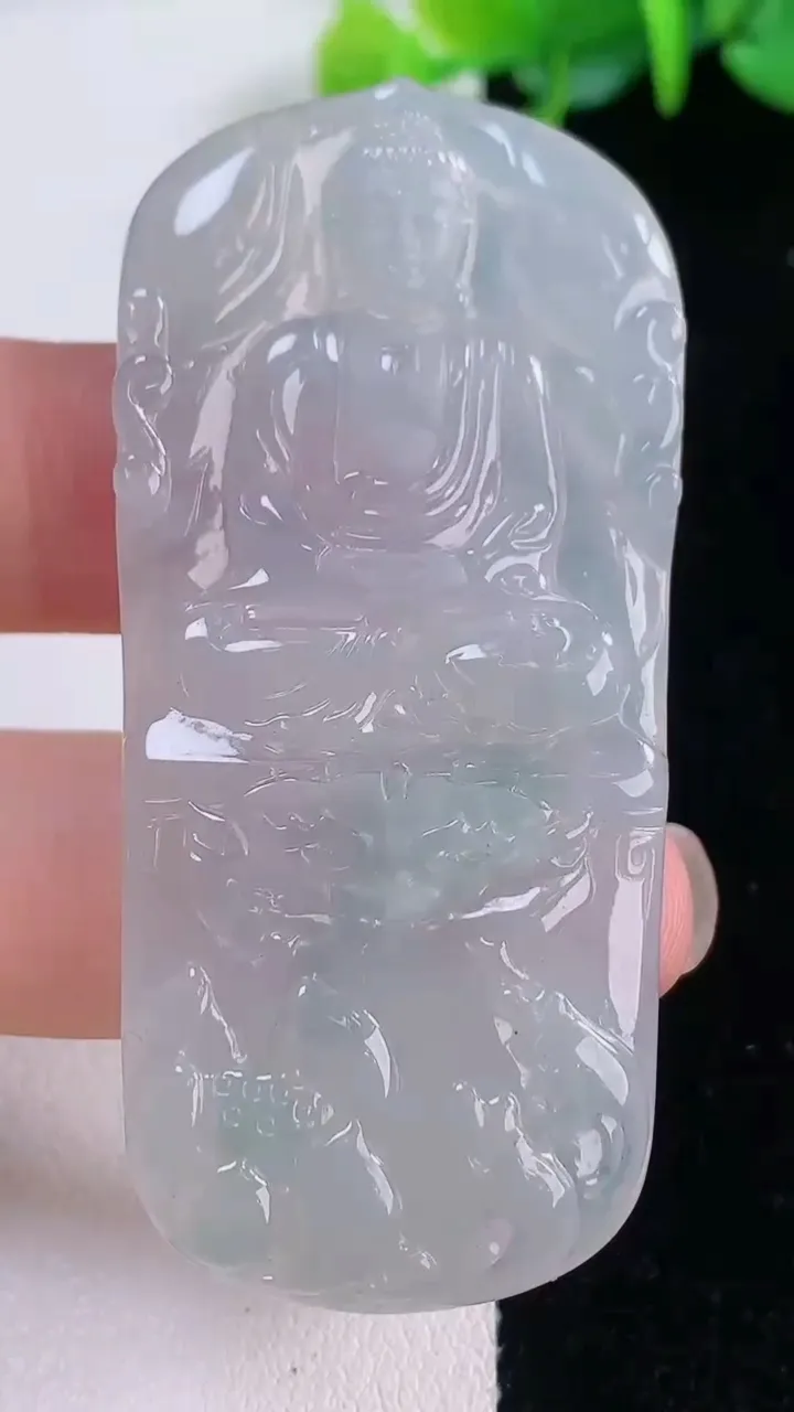 天然A货翡翠文殊菩萨吊坠，尺寸62-28.4-4.5，重量:19.67g
12月1日