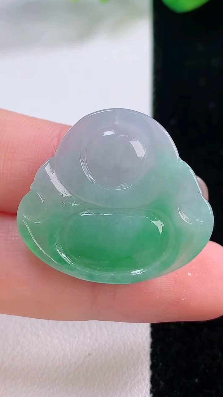 天然A货翡翠佛公吊坠，尺寸25.5-28.5-5，重量:6.42g
12月1日