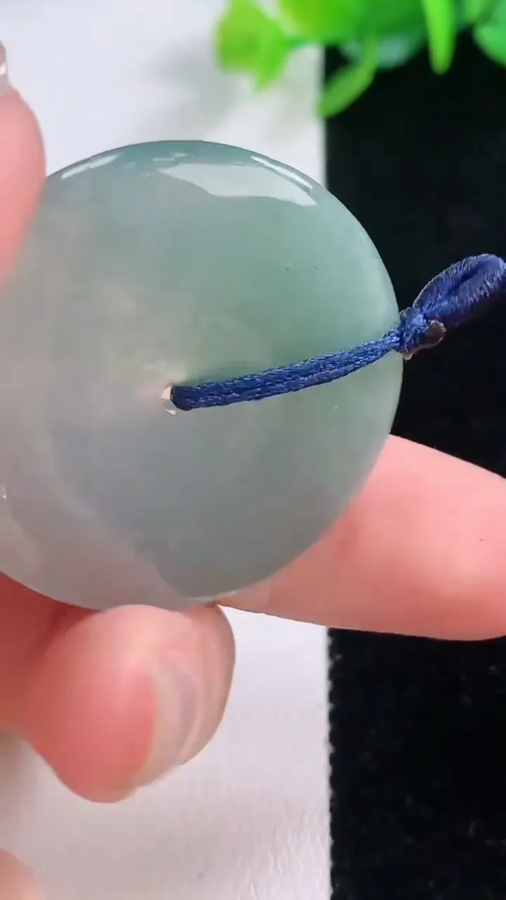 天然A货翡翠平安扣吊坠，尺寸33.6-4.5，重量:11.37g
12月1日