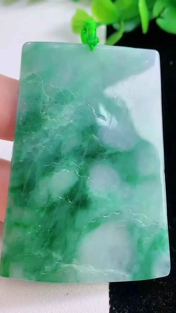 天然A货翡翠山水牌吊坠，尺寸60.3-41.4-4.5，重量:29.50g
12月1日