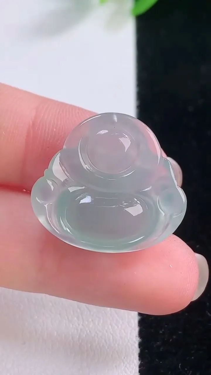 天然A货翡翠佛公吊坠，尺寸20.6-23-5.6，重量:3.73g
12月1日