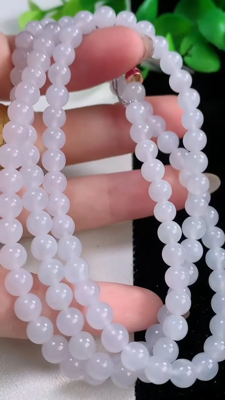 天然A货翡翠圆珠项链112颗，尺寸5.8，重量:41.56g
12月1日