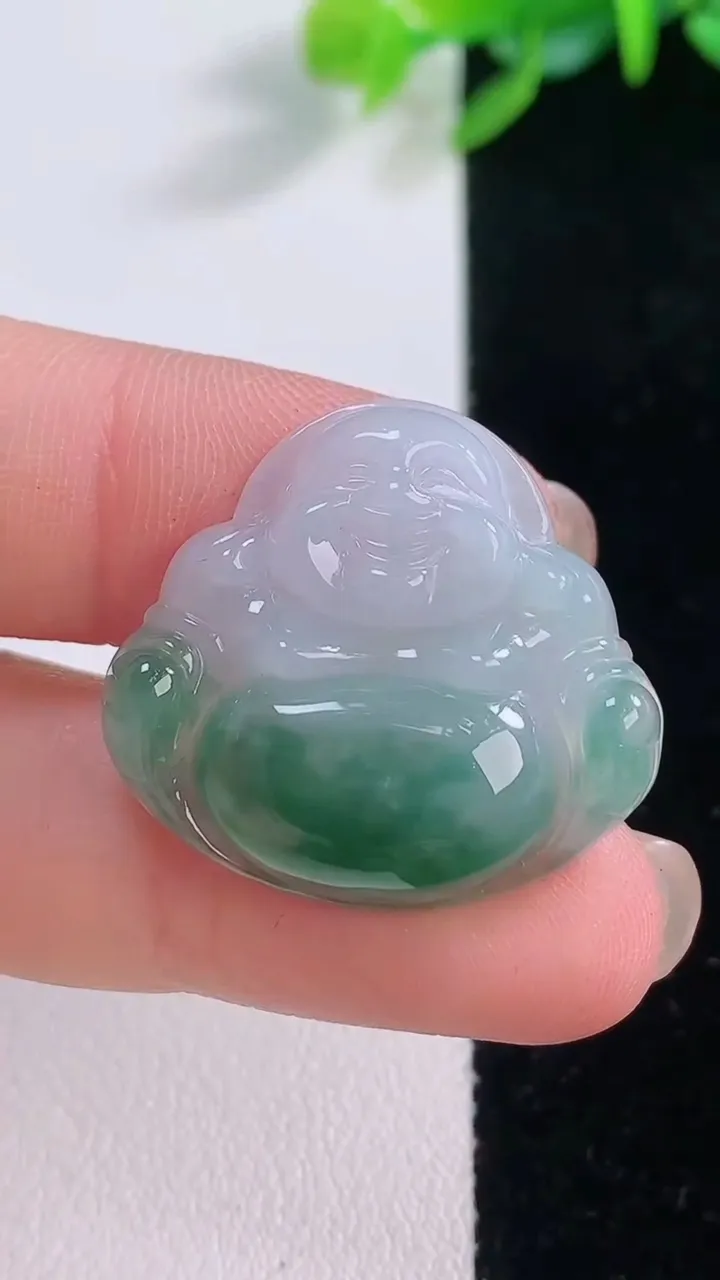 天然A货翡翠冰种飘花佛公吊坠，尺寸24.3-26.5-5.4，重量:5.28g
12月1日
