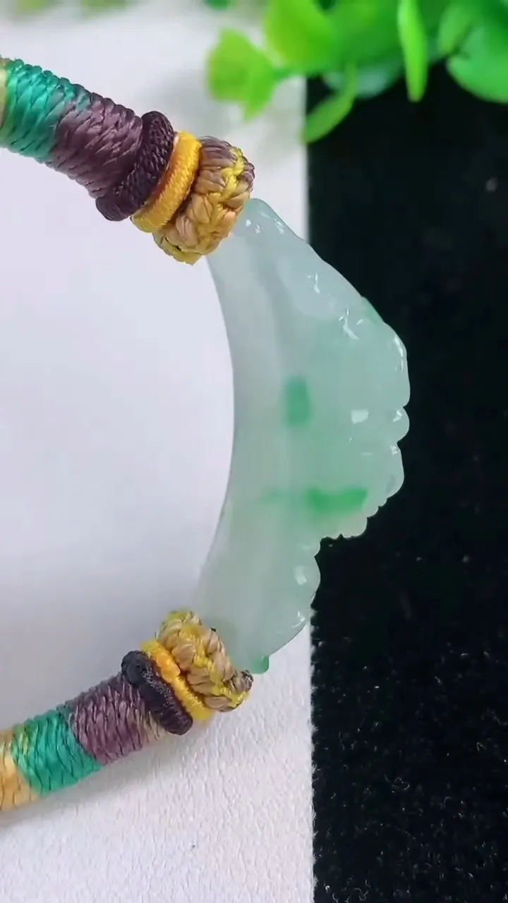 天然A货翡翠貔貅手牌 手绳，尺寸41.4-12.4-12.5，重量:25.66g
12月1日