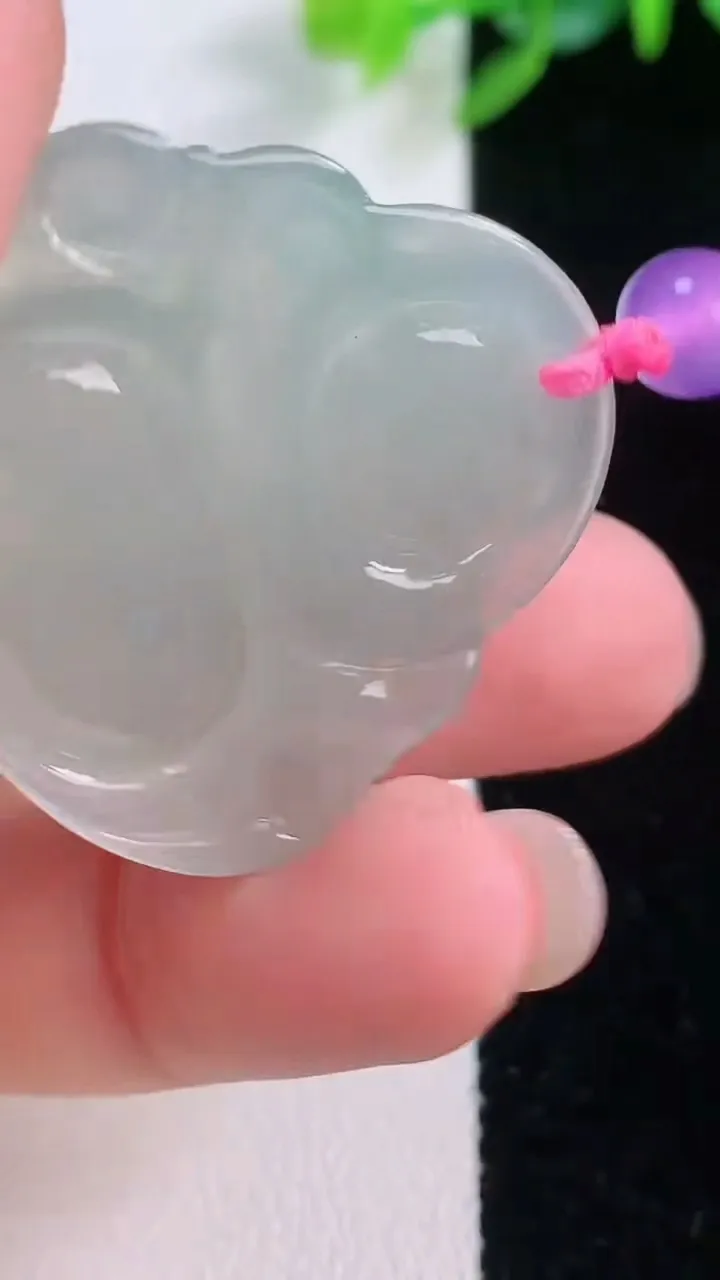 天然A货翡翠佛公吊坠，尺寸32.5-34.7-5.6，重量:10.44g
12月1日