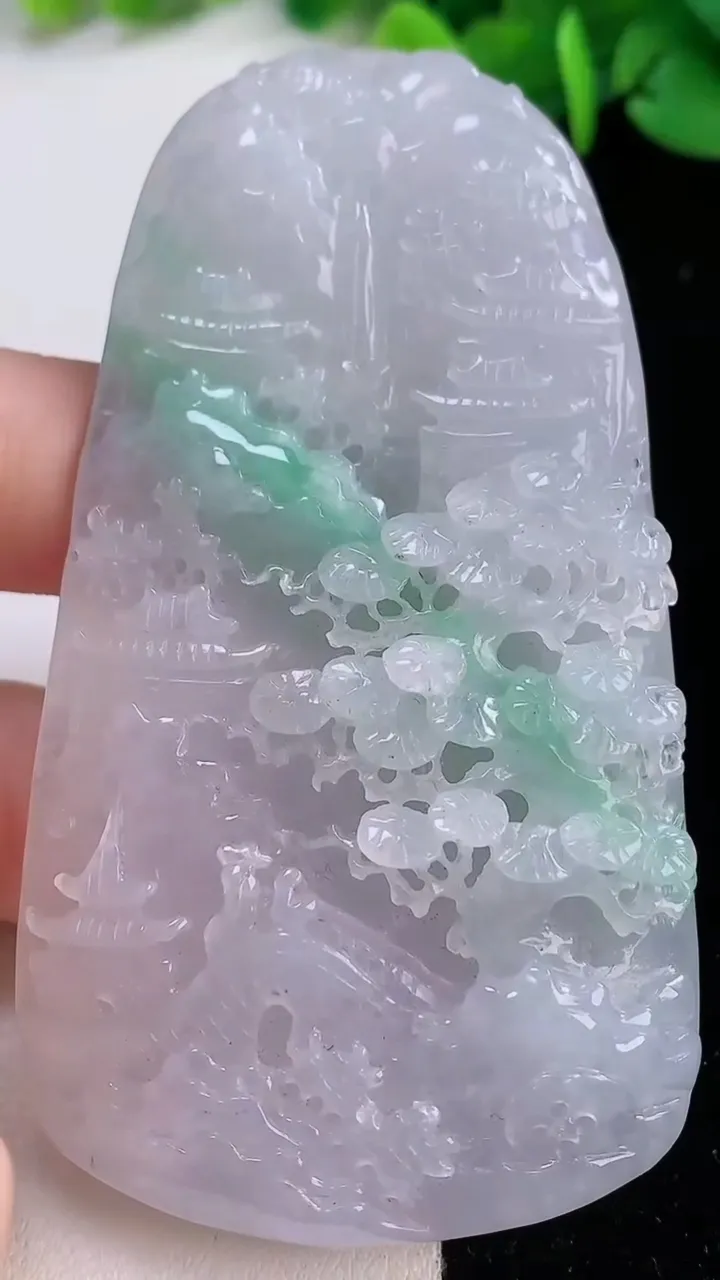 天然A货翡翠山水牌吊坠，尺寸767-42.5-10.4，重量:54.22g
12月1日