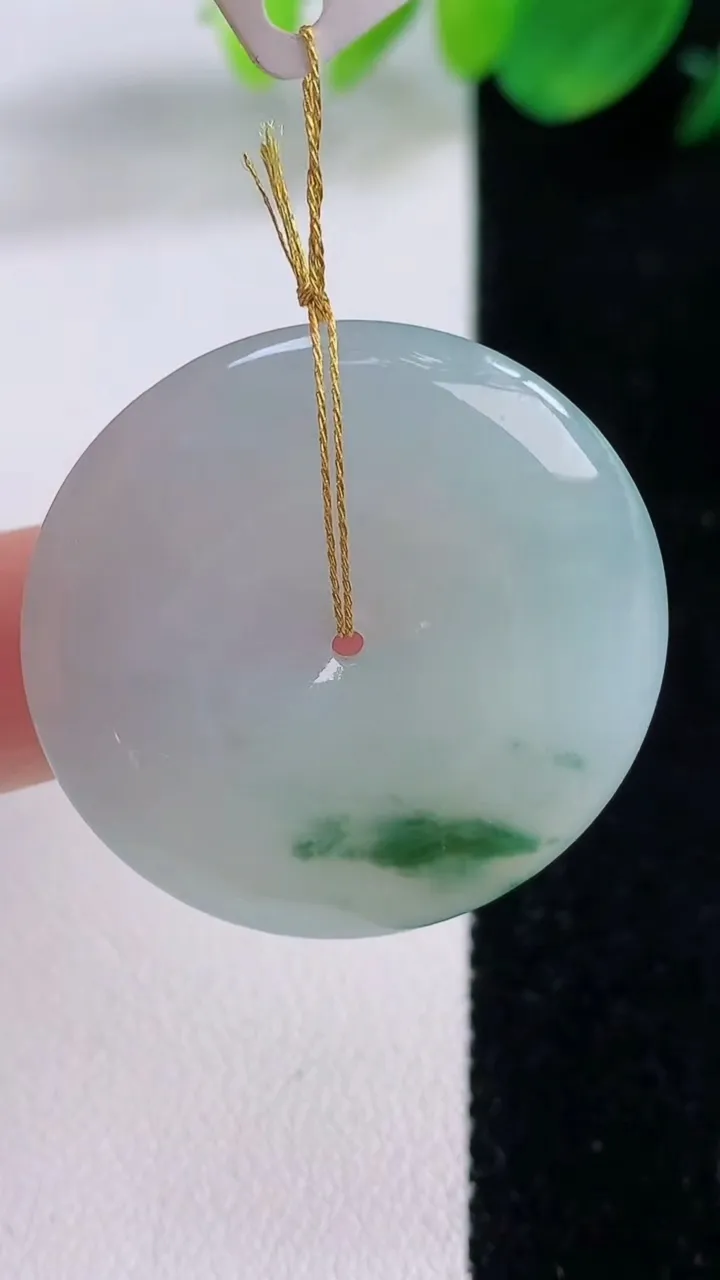 天然A货翡翠冰种飘花平安扣吊坠，尺寸31.8-5.2，重量:12.15g
12月1日