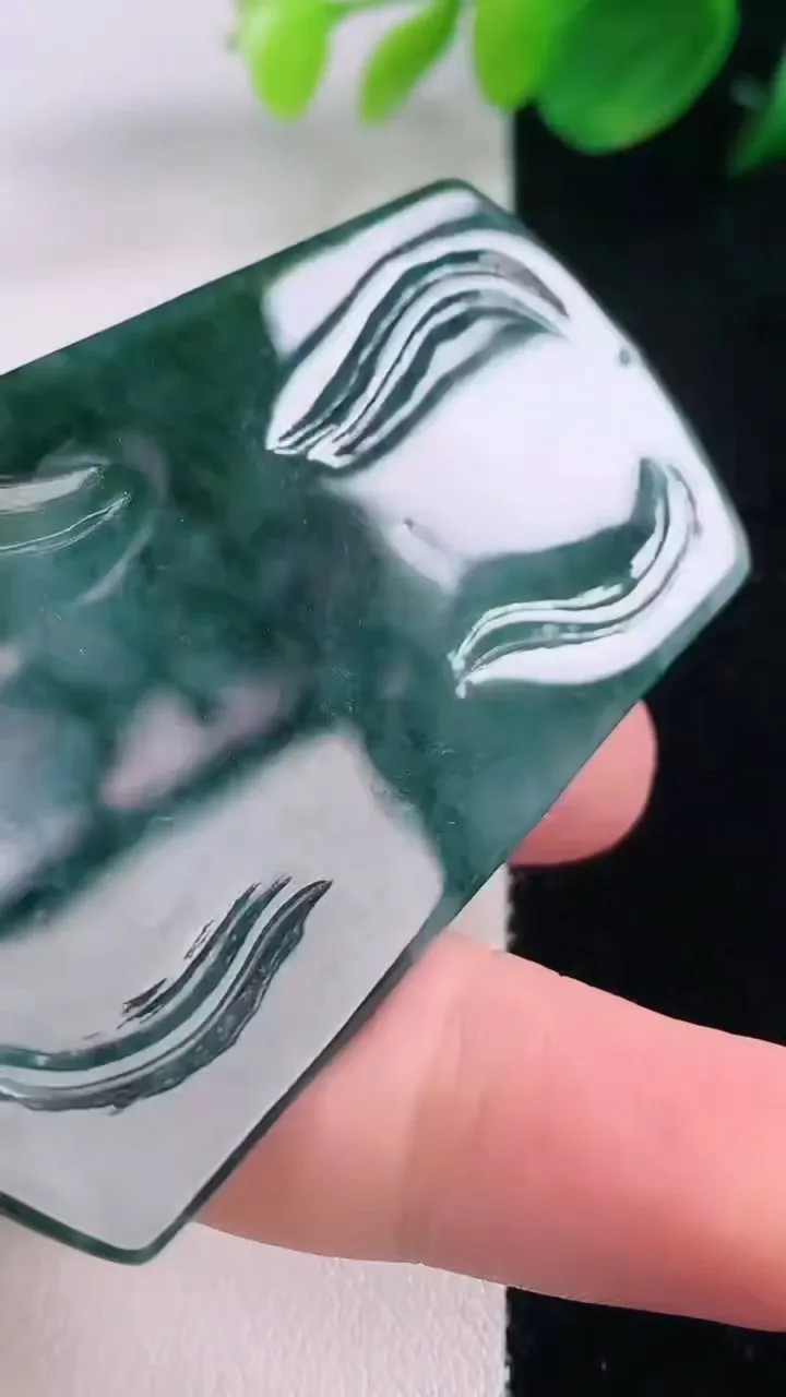 天然A货翡翠飘花祥龙财神爷吊坠，尺寸65-38.4-5，重量:27.03g
12月1日