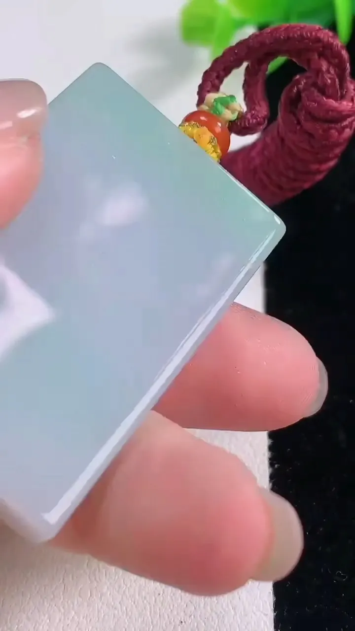 天然A货翡翠无相观音菩萨吊坠，尺寸42.8-29.2-9，重量:38.25g
12月1日