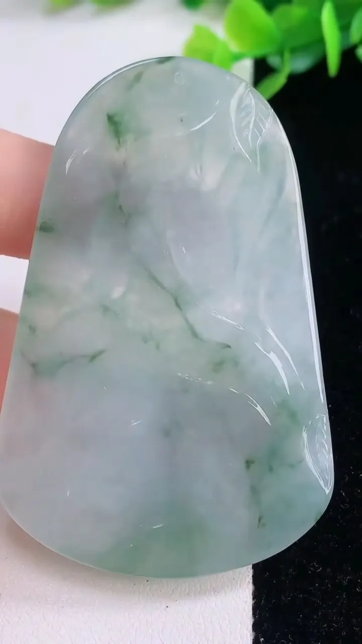 天然A货翡翠冰种飘花文殊菩萨吊坠，尺寸66-42.5-5，重量:30.59g
12月1日