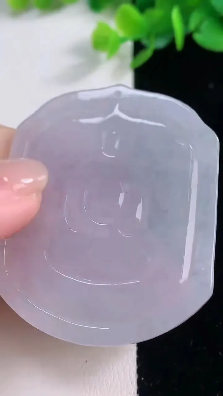 天然A货翡翠大日如来吊坠，尺寸53.8-45.4-5.7，重量:28.72g
12月1日