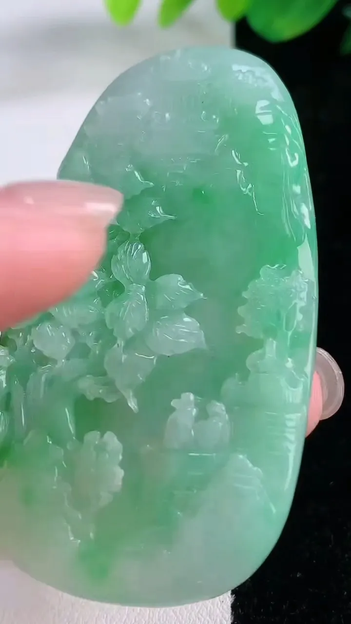 天然A货翡翠山水牌吊坠，尺寸61.2-34.5-6.2，重量:29.63g
12月1日