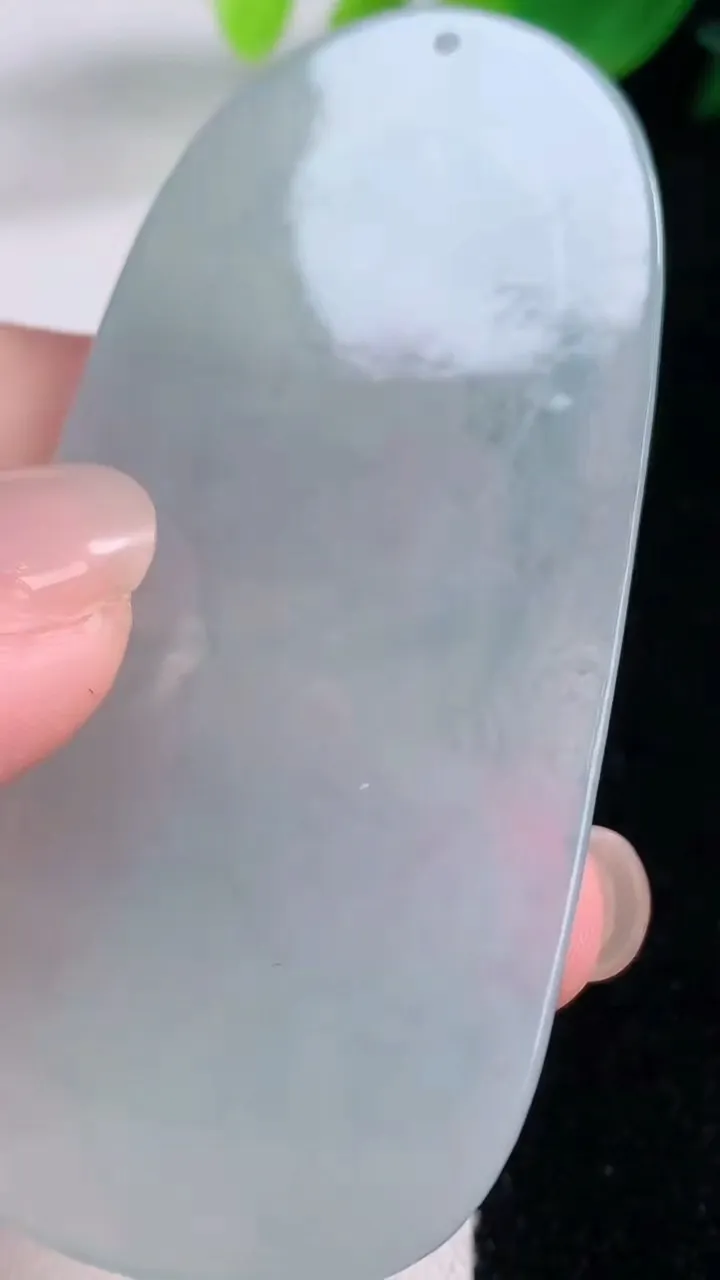 天然A货翡翠大势至菩萨吊坠，尺寸67.7-31.7-5.6，重量:26.21g
12月1日