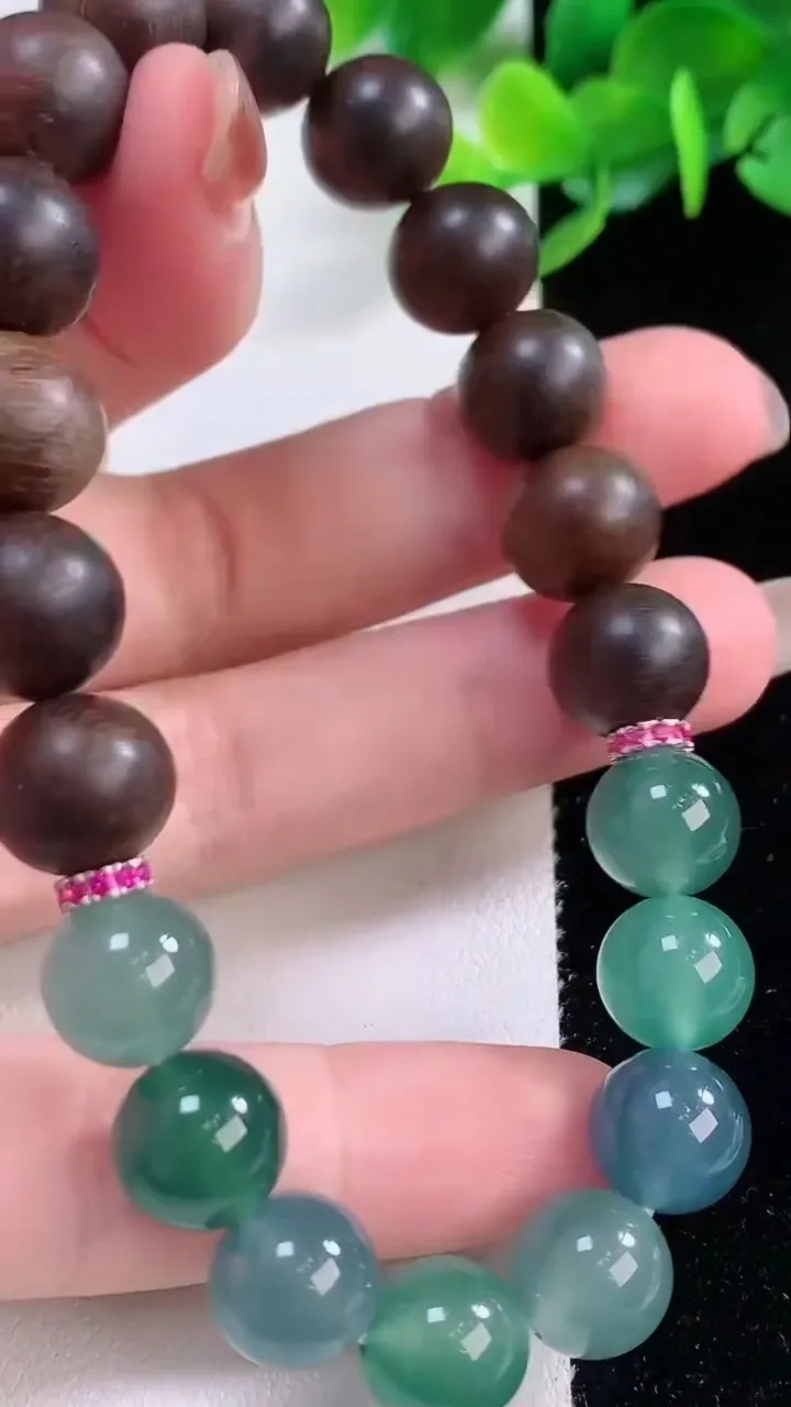 天然A货翡翠种双彩紫罗兰圆珠檀香手串8颗，尺寸9.6，重量:22.54g12月1日
工厂直销收藏佳品