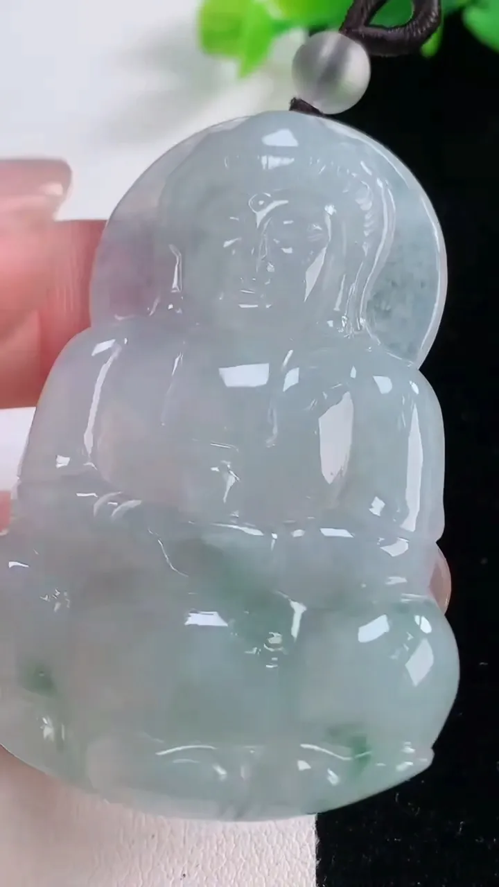 天然A货翡翠冰种飘花观音菩萨吊坠，尺寸55.4-38-5.4，重量:20.88g
12月1日