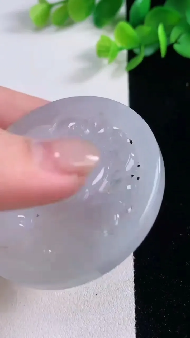 天然A货翡翠冰种紫罗兰麒麟牌吊坠，尺寸55-5.4，重量:35.28g
12月1日