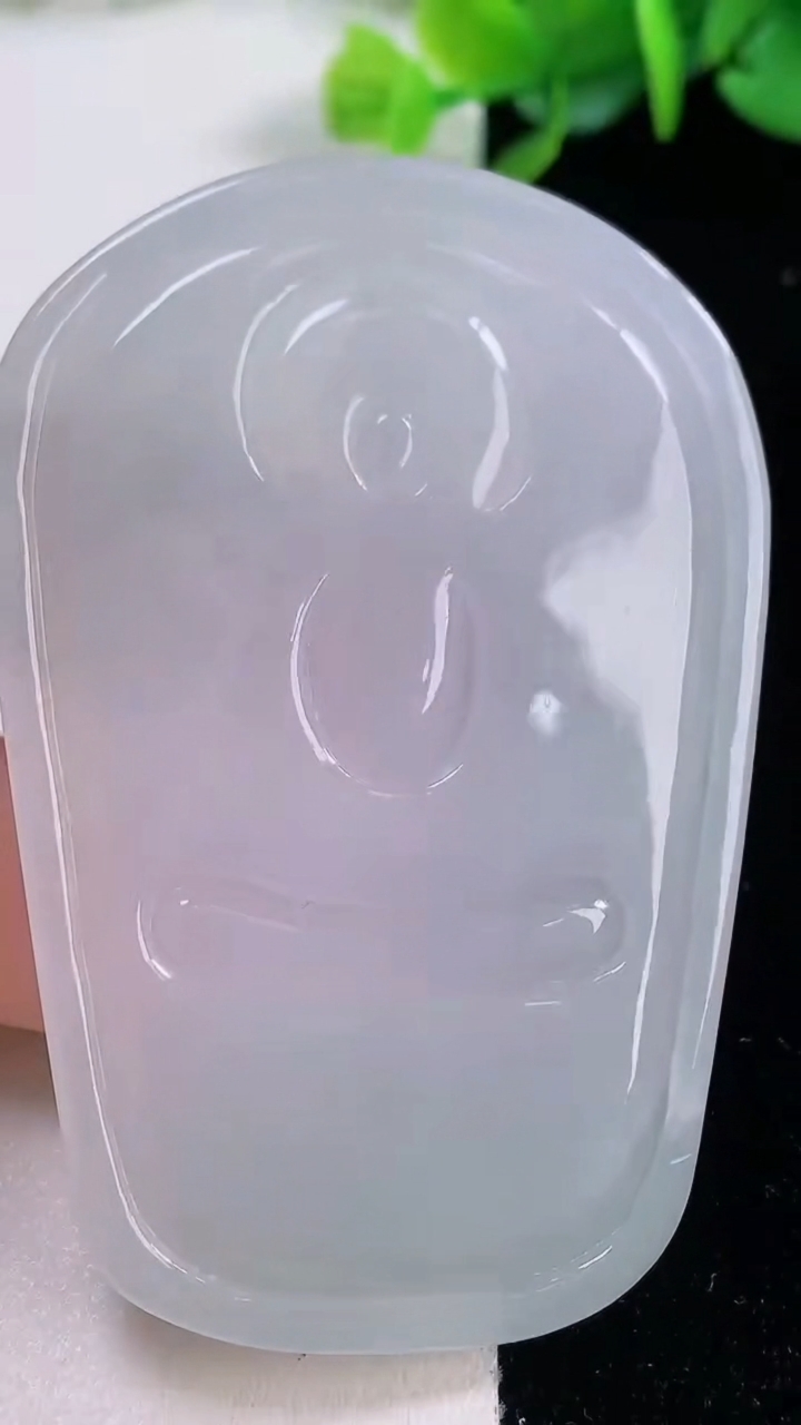 天然A货翡翠虚空藏菩萨吊坠，尺寸65.2-43.8-4.3，重量:30.00g
12月1日