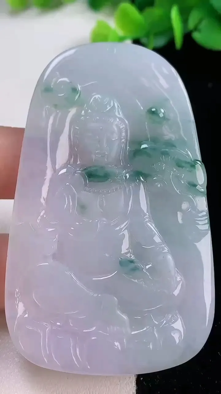 天然A货翡翠冰种飘花观音菩萨吊坠，尺寸69.5-42-4.7，重量:31.65g
12月1日