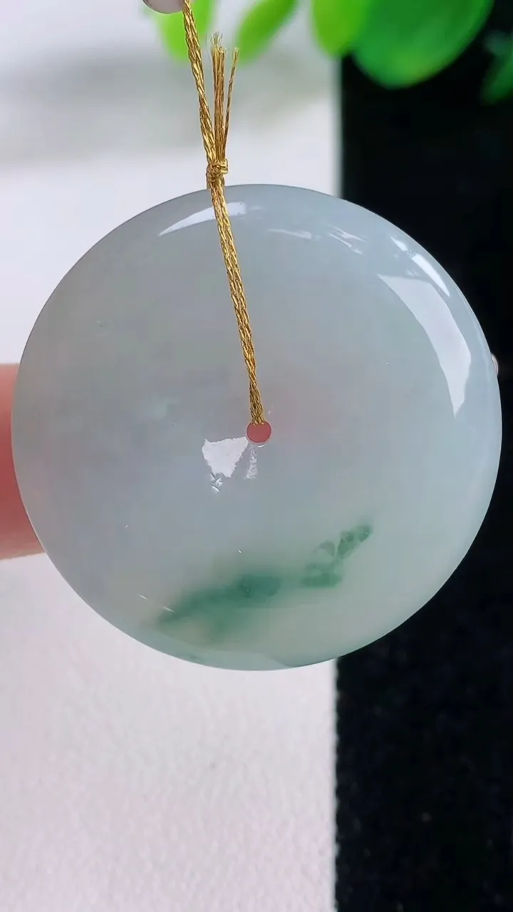 天然A货翡翠冰种飘花平安扣吊坠，尺寸31.8-5.2，重量:12.15g
12月1日