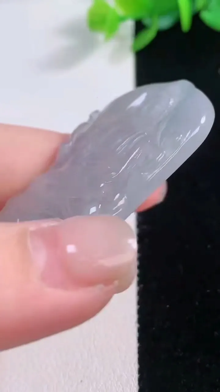 天然A货翡翠文殊菩萨吊坠，尺寸62-28.4-4.5，重量:19.67g
12月1日