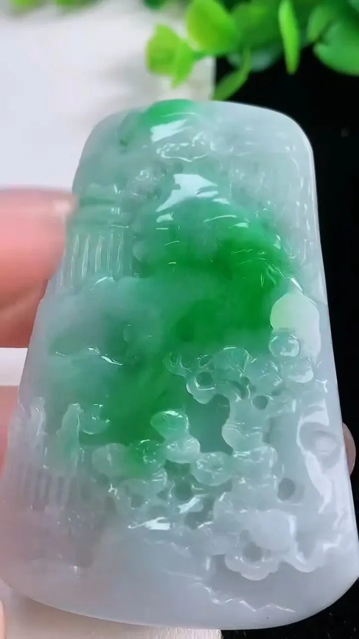 天然A货翡翠山水牌吊坠，尺寸64.8-42.3-8，重量:46.22g
12月1日