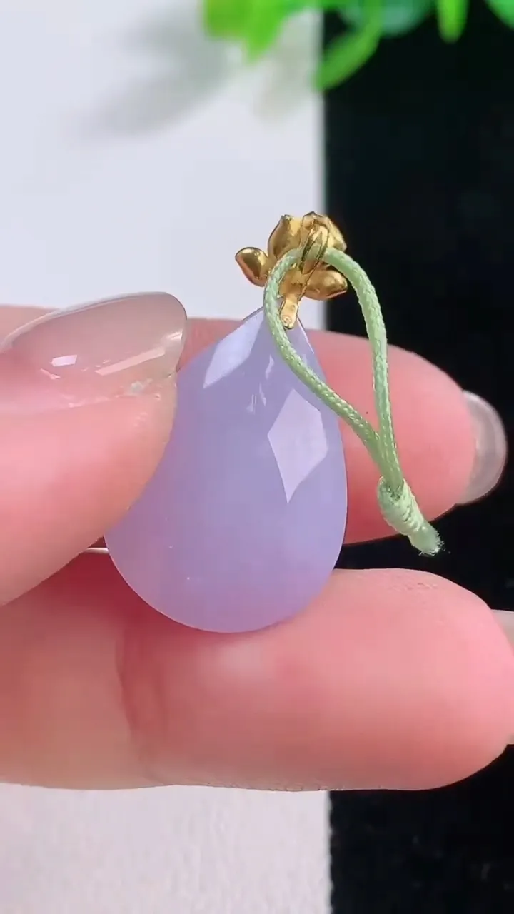 天然A货翡翠种紫罗兰水滴吊坠，尺寸19.8-14.6-9.5，重量:4.50g
12月1日