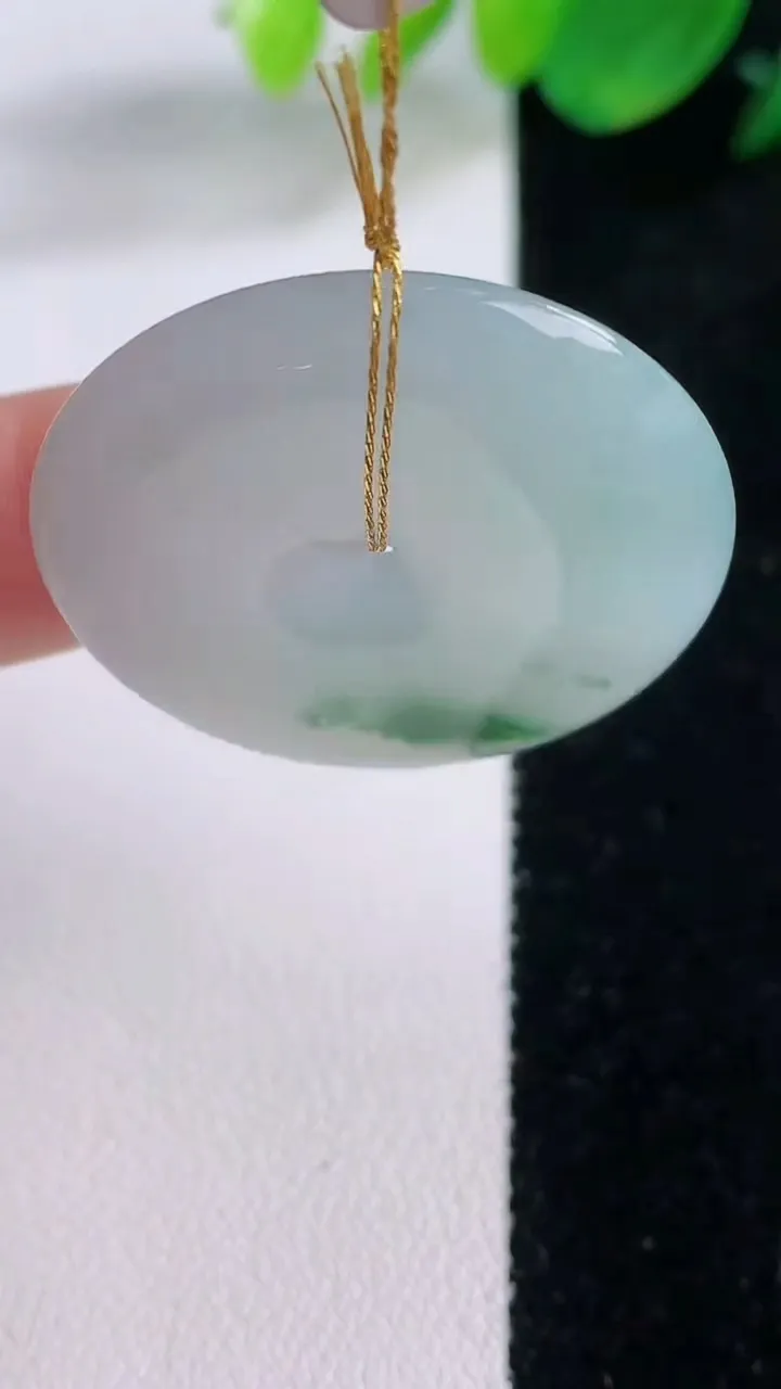 天然A货翡翠冰种飘花平安扣吊坠，尺寸31.8-5.2，重量:12.15g
12月1日