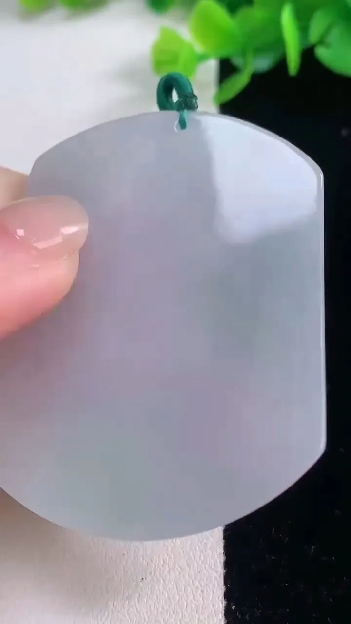 天然A货翡翠不动明王吊坠，尺寸54.2-44.6-5，重量:25.78g
12月1日