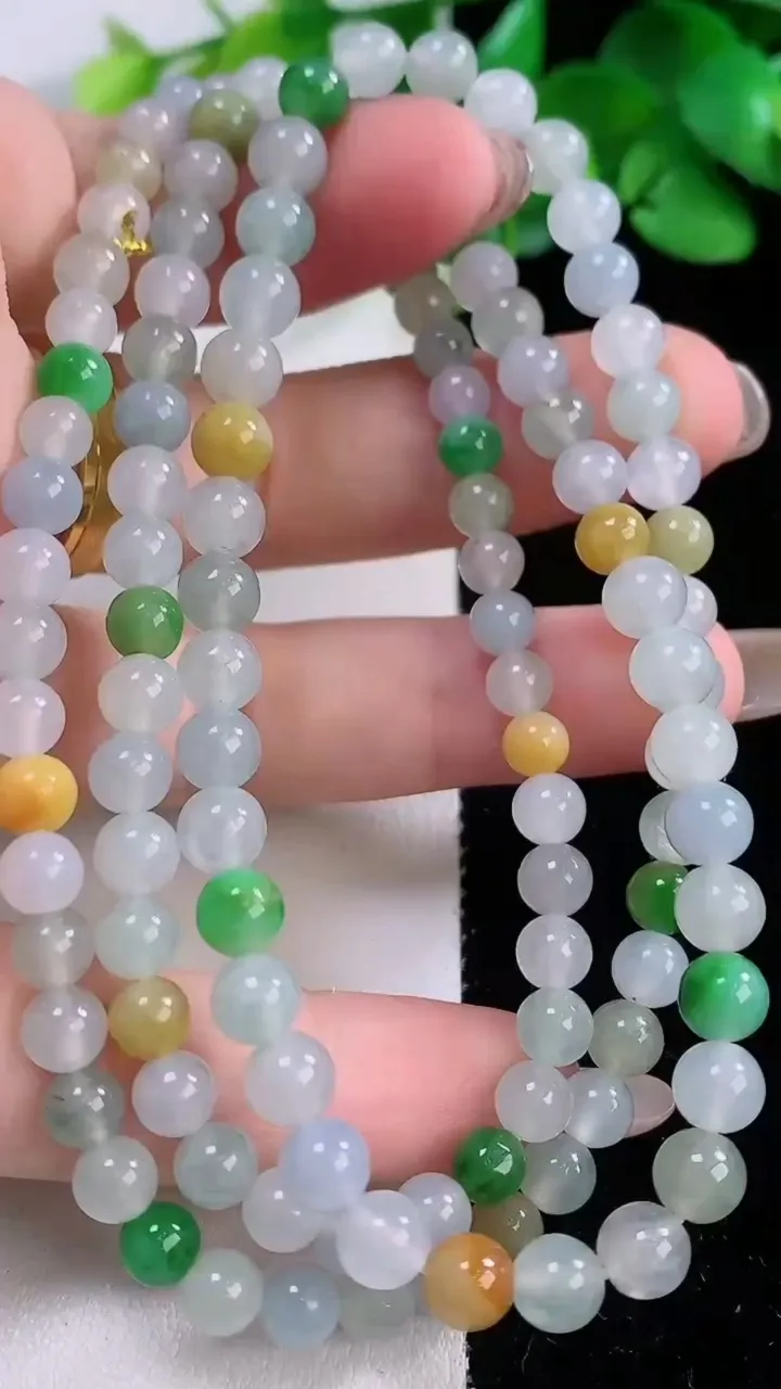 天然A货翡翠冰种三彩圆珠项链117颗，尺寸5.8，重量:33.93g
12月1日